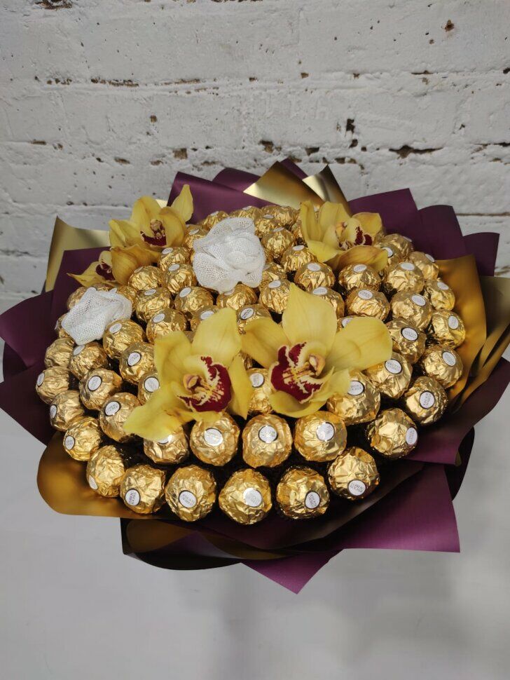 Сладкий букет с конфетами Ferrero Rocher и орхидеями купить в интернет ...